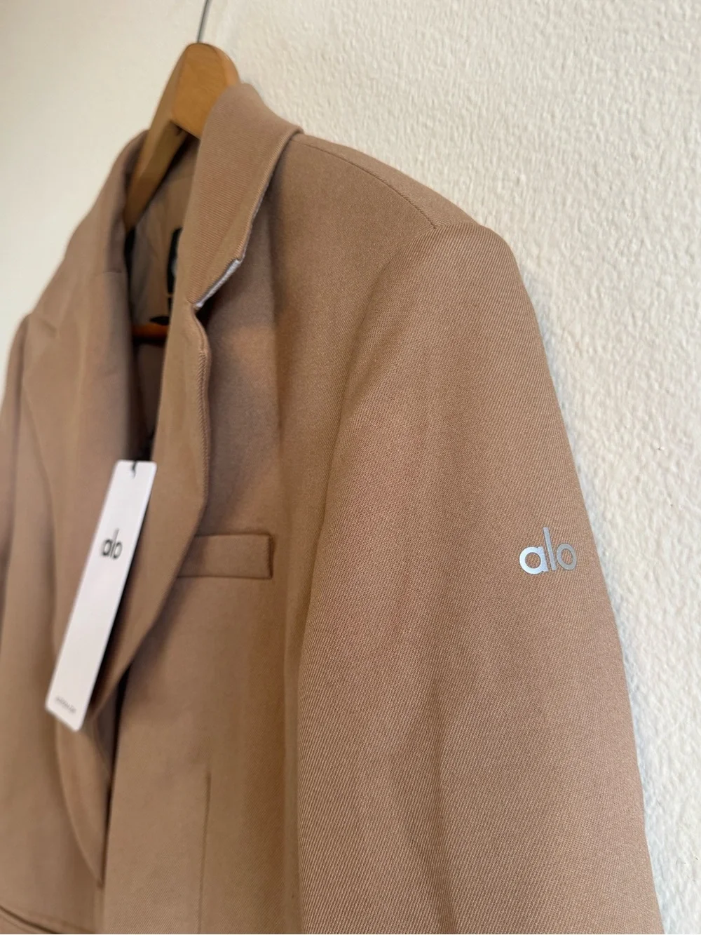 ALO Yoga First Class Blazer Toasted Almond